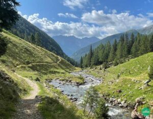 A piedi nudi nella natura. Percorso benessere in Val Rabbi